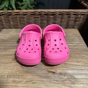 CROCS Kids Classic Clog in Vibrant Pink
